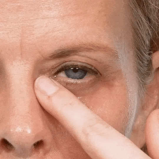 How to apply serum